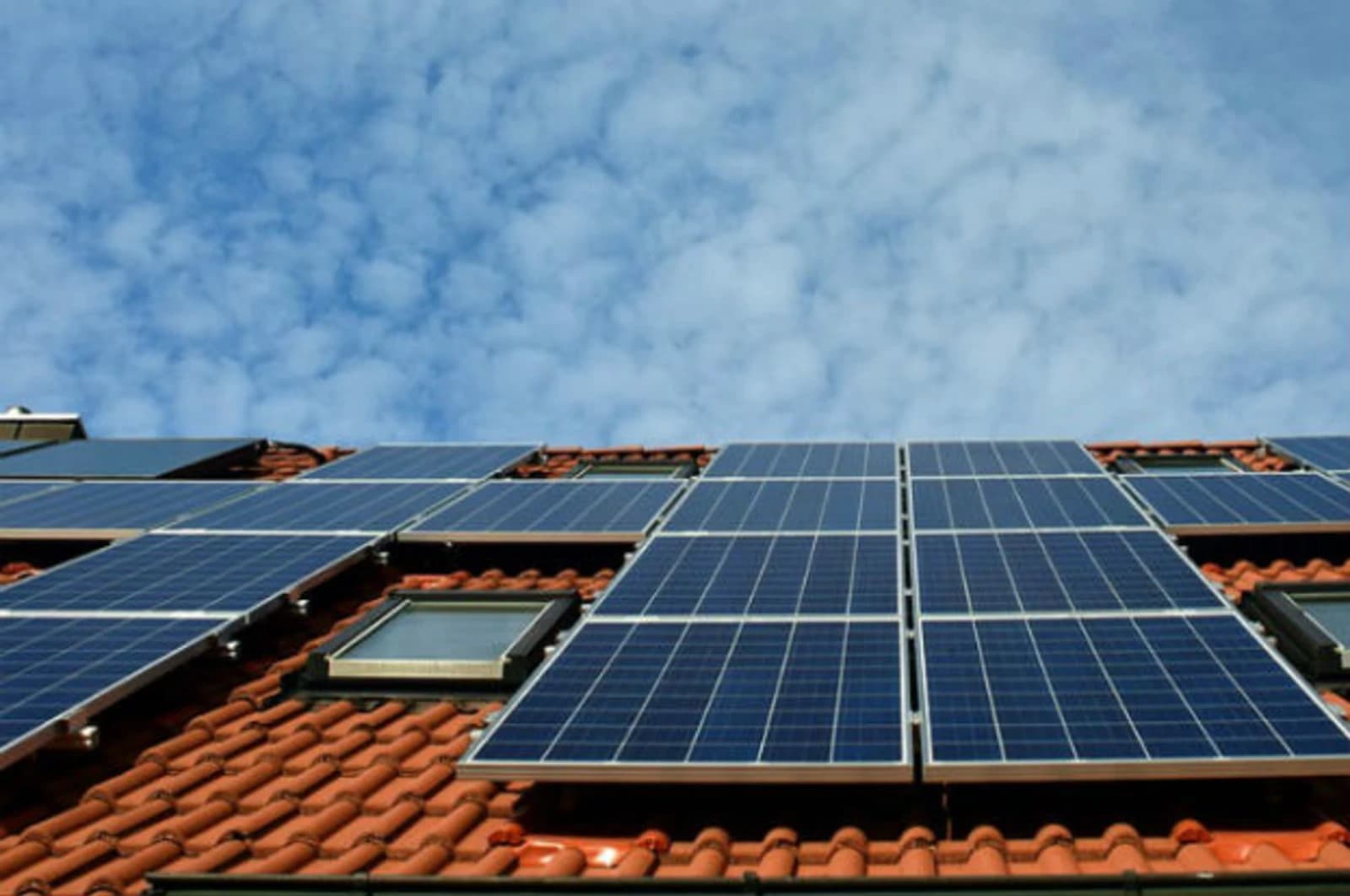 Córdoba destina $600 millones para que familias y pymes generen energía renovable