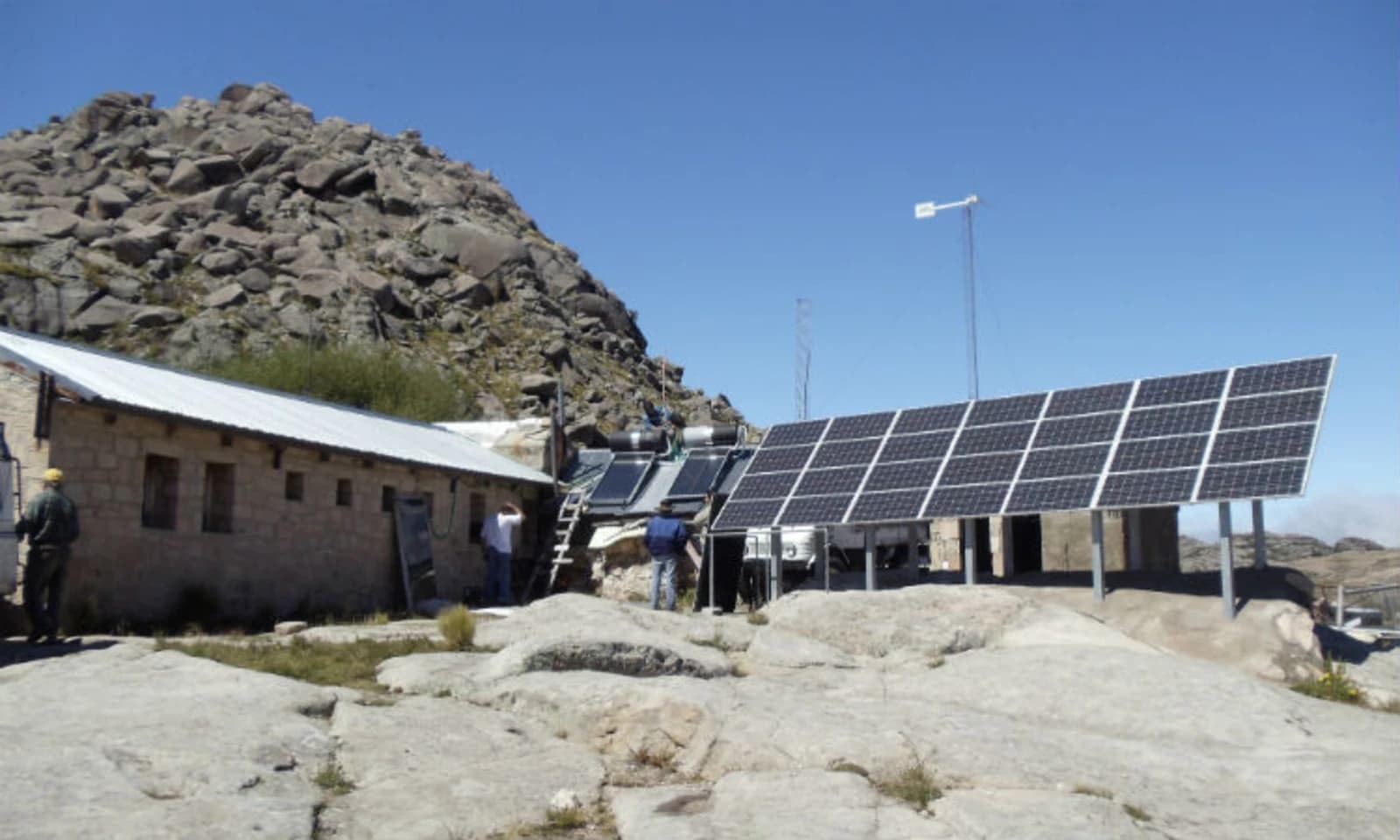 Empresa adjudicataria de 8.500 instalaciones fotovoltaicas del PERMER pide prórrogas en los plazos de ejecución: los argumentos