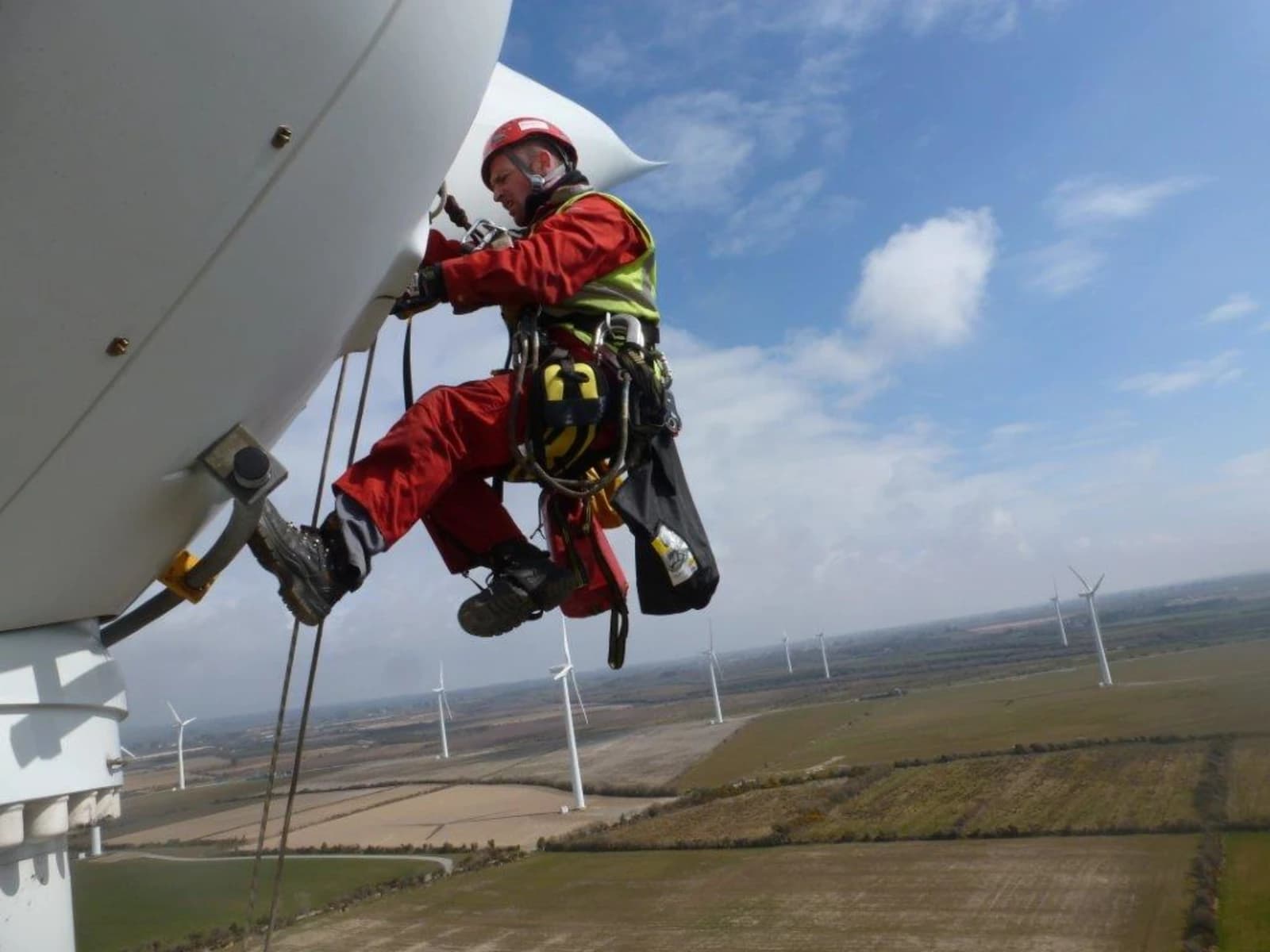 Formación específica en la altura: anticipo de capacitaciones para montaje y mantenimiento de aerogeneradores con expertos de ITERAAS