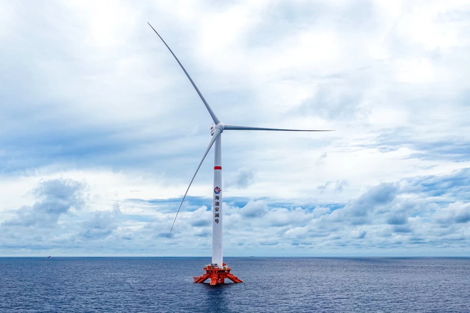 Gigante petrolero de China pone en operación la primera turbina eólica offshore flotante de 16 MW