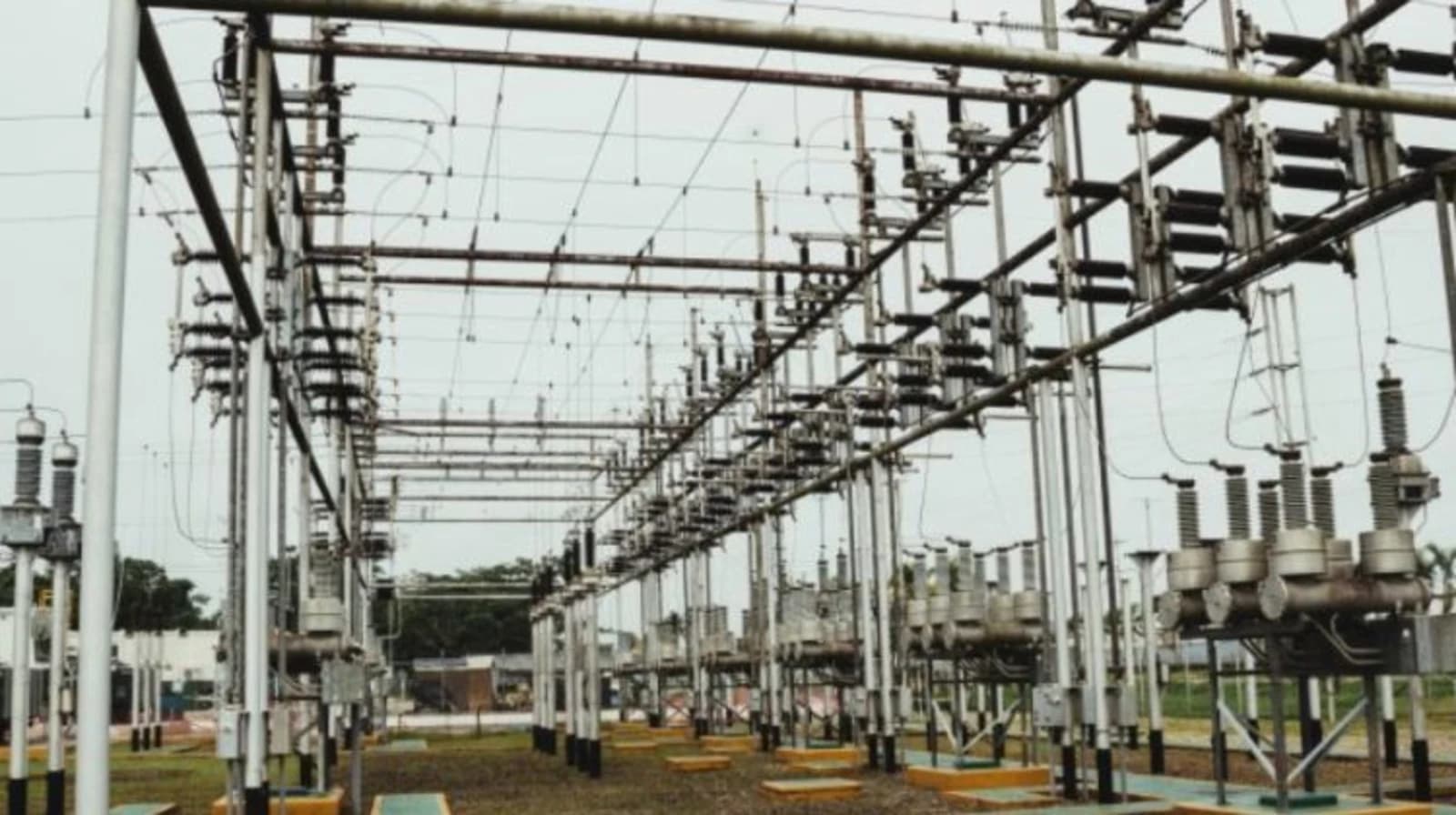 La primera corresponde a la ampliación de la Subestación Tineo 220 kV, mediante la incorporación de un sistema de almacenamiento de energía con baterí